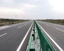 波形護欄板適合應用在什么道路上？